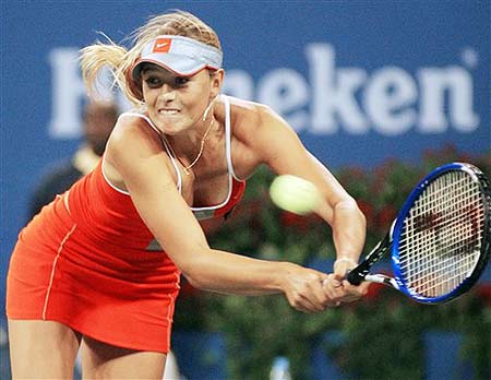 j9九游会入口 - 莎拉波娃爆冷击败巴黎圣日耳曼，惊险取胜引爆全场！