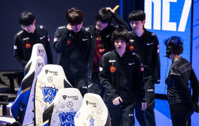 j9九游会中国 - Uzi巅峰对决，JackeyLove与70激战RNG分钟，连败胜负难料！